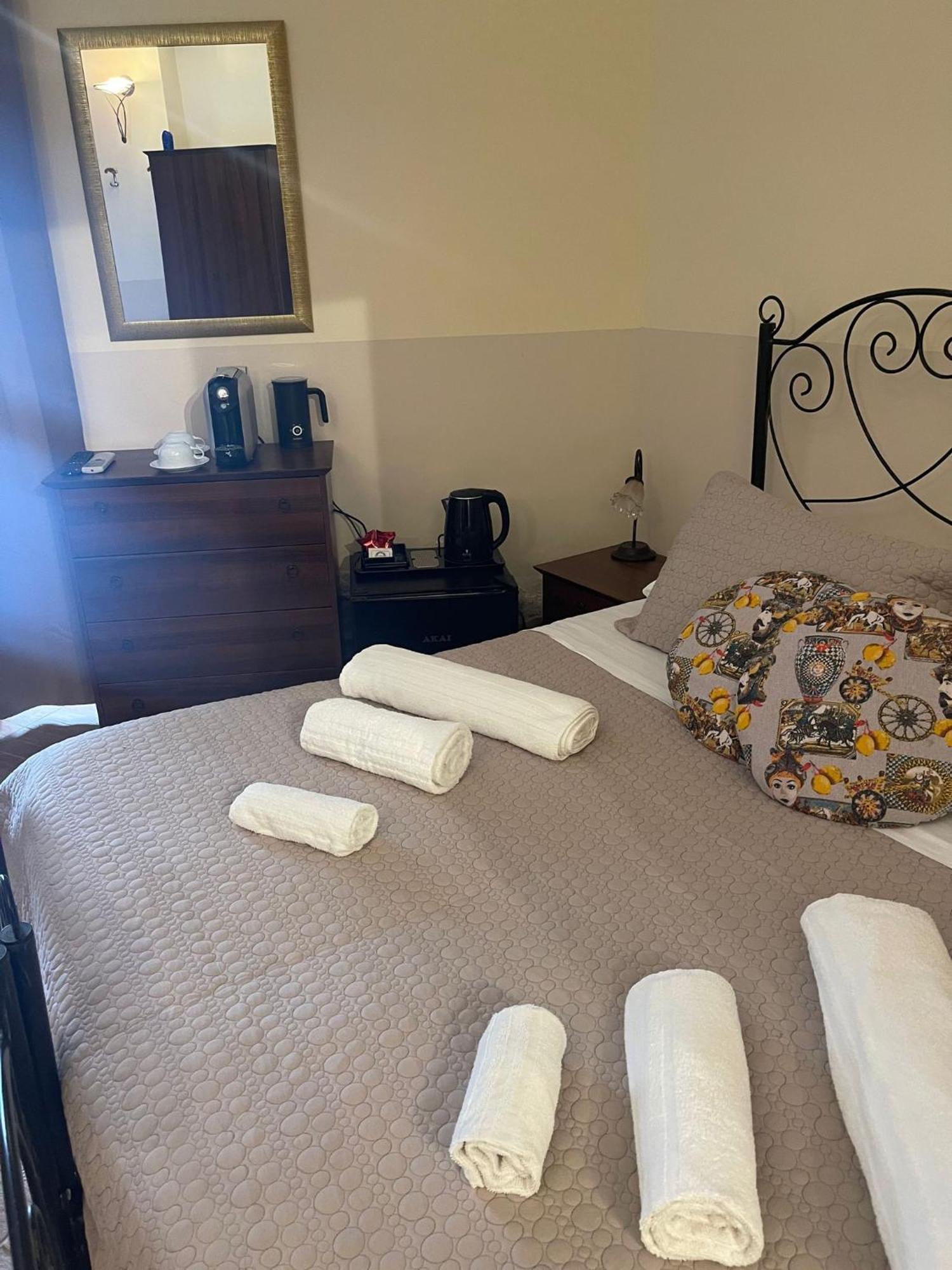 カラタビアーノ Bed And Relax-Il Maniero Bed & Breakfast エクステリア 写真